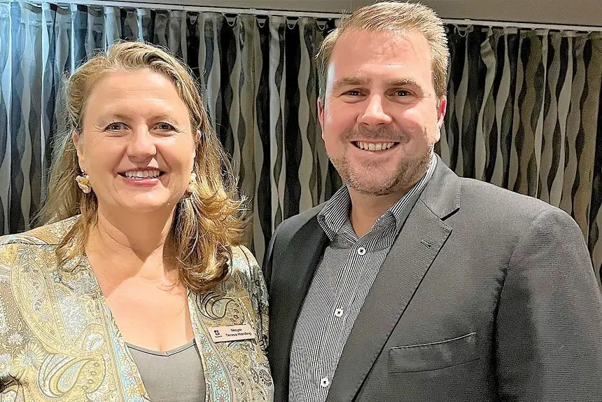 Brothers Leagues Club’s GM, Matt Siminov and Mayor, Teresa Harding, at the club’s recent Carolyn Smith Scholarships Award night. 