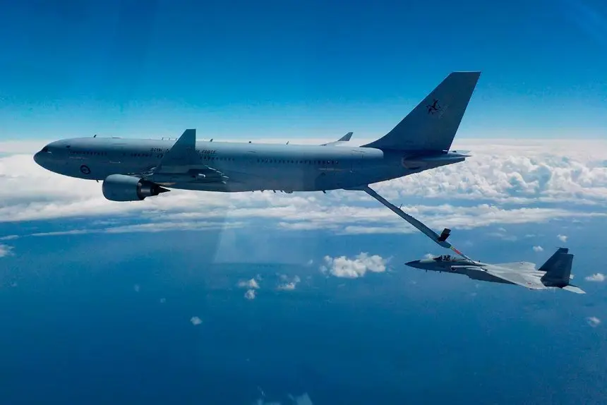 Amberley aviators link with Japan in jet refuelling trials