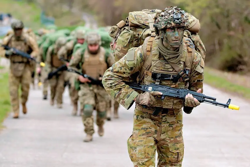 EXPERT TRAINING: Australian soldiers demonstrate patrol techniques to recruits from the Armed Forces of Ukraine in the UK.
