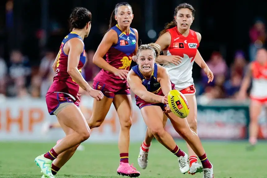 IN CONTROL: Belle Dawes hands off the ball with Jade Ellenger and Ally Anderson giving support.