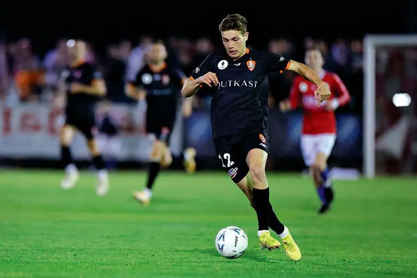 Parsons powers to Roaring success