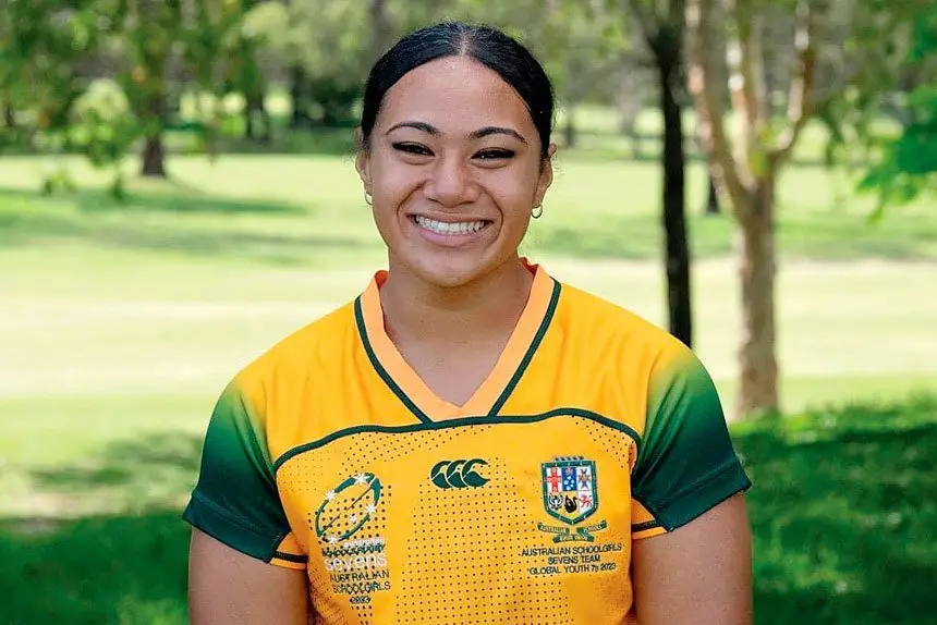 Shalom Sauaso smashes the Sevens.