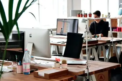 Proximity to clients and suppliers, as well as accessibility for employees, are paramount.