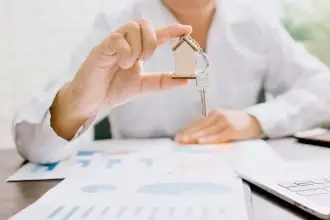 Discover the key to choosing between fixed or variable interest home loans.