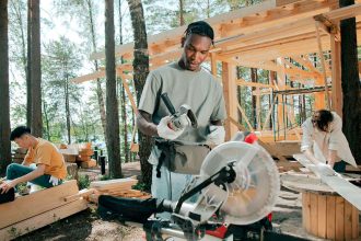 Under the Homes for Queenslanders plan, up to 2250 extra carpenters, bricklayers, plumbers, and electricians will undertake a free apprenticeship over the next two years.