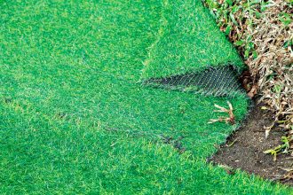 Artifical grass has many advantages over real grass, but also a number of disadvantages.