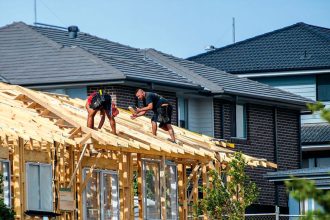 Harmonising tradie accreditation across states and territories is on the business lobby’s wishlist. PHOTO: Brendan Esposito/AAP PHOTOS