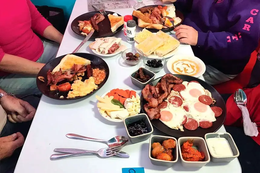 Grumpy’s Diner serves up good times throughout the day with breakfast, lunch and dinner.