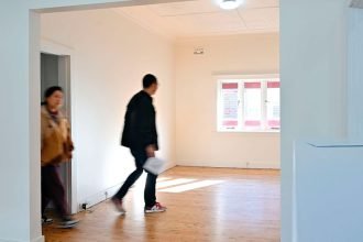 The national median dwelling price rose 0.3 per cent to $825,000 in April, after a rate cut in February. PHOTO: Mick Tsikas/AAP PHOTOS