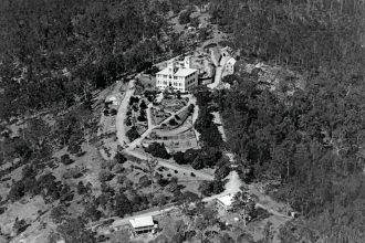 Brynhyfryd mansion, Blackstone (demolished 1937).