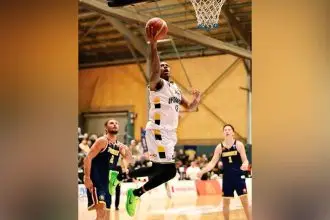 Lamar Patterson with the lay-up.