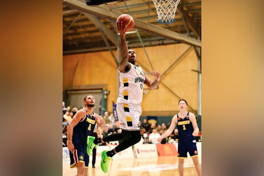 Lamar Patterson with the lay-up.