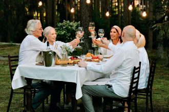 An 80-year study shows that good relationships keep us happier and healthier. PHOTO: PEXELS