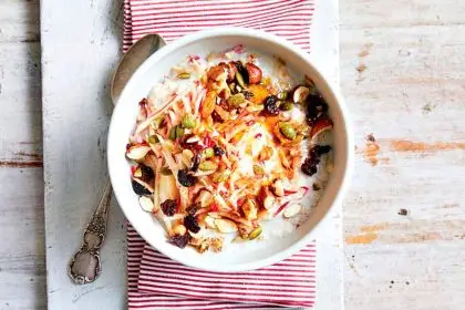 Apple and honey nut crumble oats.