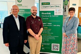 Federal MP Shayne Neumann and State MP Wendy Bourne meet with GP Ben Allan Pilkington at the Riverlink Medical & Dental Centre, which will become a fully bulk billing clinic.