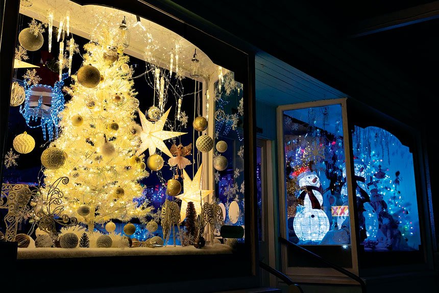 FESTIVE FUN: Entries are now open for the annual City of Ipswich Christmas Lights Competition.