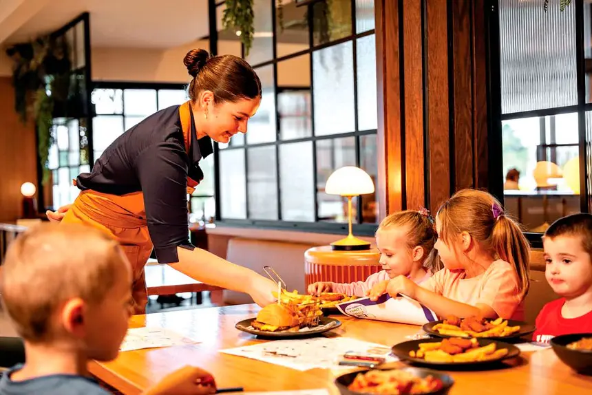 Tasty meals for all the family, and relaxed surroundings in which to enjoy them, add to the allure at Brothers Leagues Club.