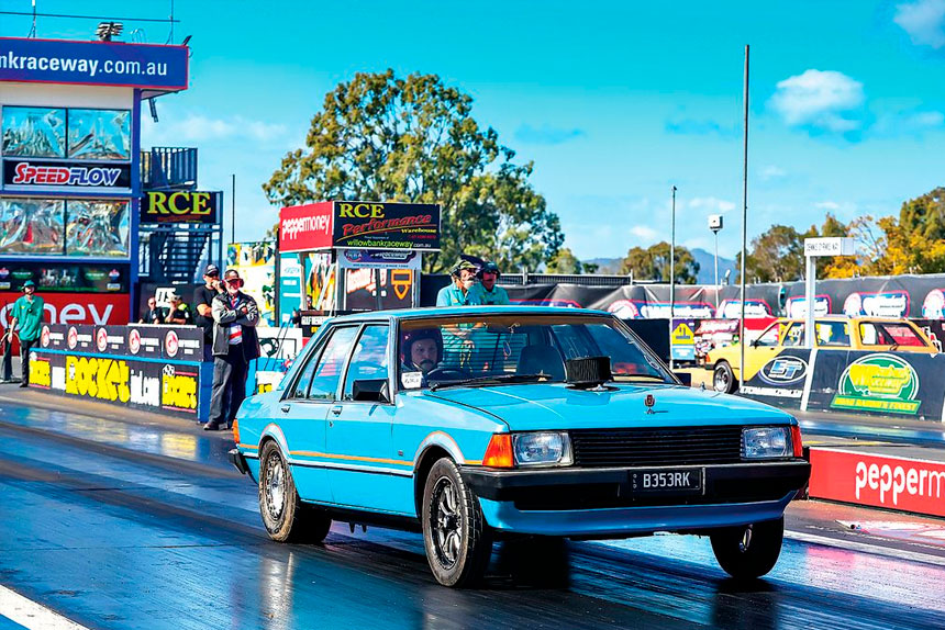 All Ford Day Draws Huge Crowd to Willowbank Raceway