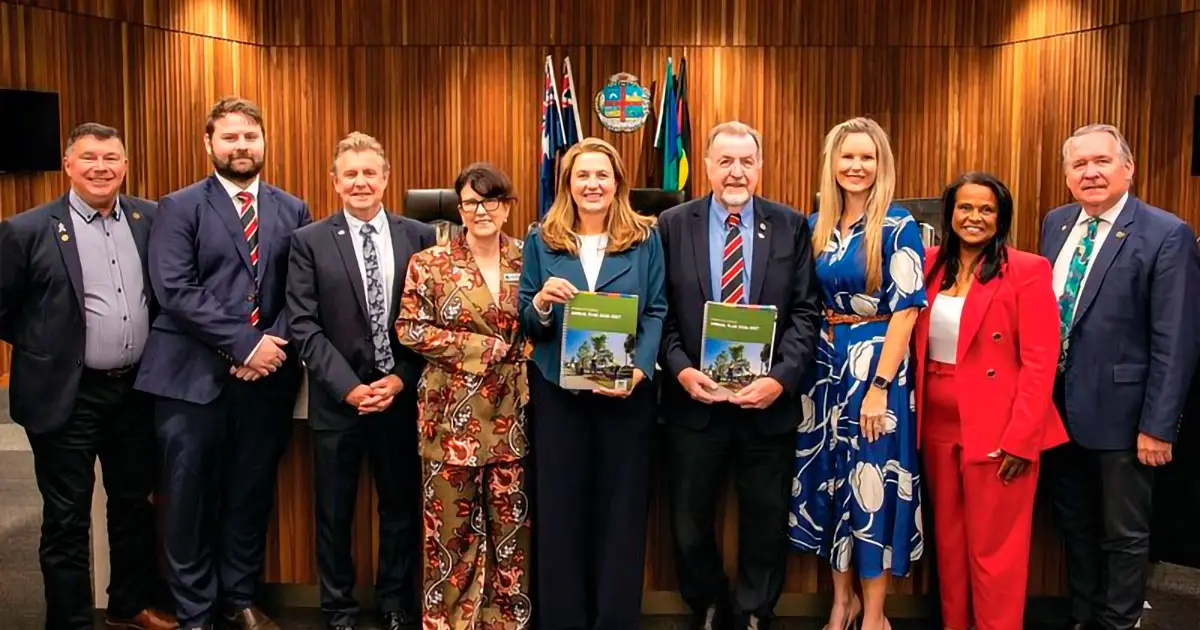 DIVIDED TEAM: Mayor Teresa Harding was on the losing side in a 6-2 vote to approve amendments to Council’s approach to media and communications.